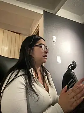 Kloe Novoa online show from January 2026 01:26:02 PM