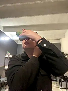 Kloe Novoa online show from December 2025 12:42:01 PM