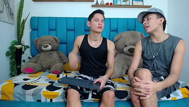 Hot Boys Latinos X online show from March 2026 06:43:01 PM