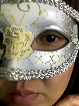 crazzyanne online show from November 2025 04:01:01 AM