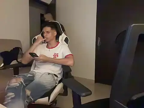 lionandreough online show from November 2025 11:30:02 PM