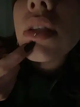 Hannahinfame online show from November 2025 07:01:02 AM