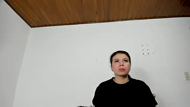 Snapshot of Vanessa_Martinz chatting on November 2025 12:31:01 PM Vanessa Martinz online show from November 2025 12:31:01 PM