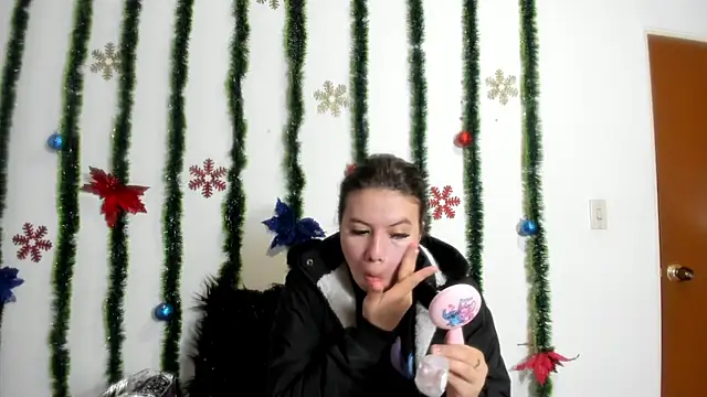 Snapshot of Vanessa_Martinz chatting on December 2025 12:18:02 PM Vanessa Martinz online show from December 2025 12:18:02 PM