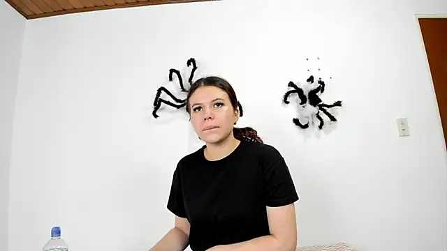 Snapshot of Vanessa_Martinz chatting on November 2025 12:32:01 PM Vanessa Martinz online show from November 2025 12:32:01 PM