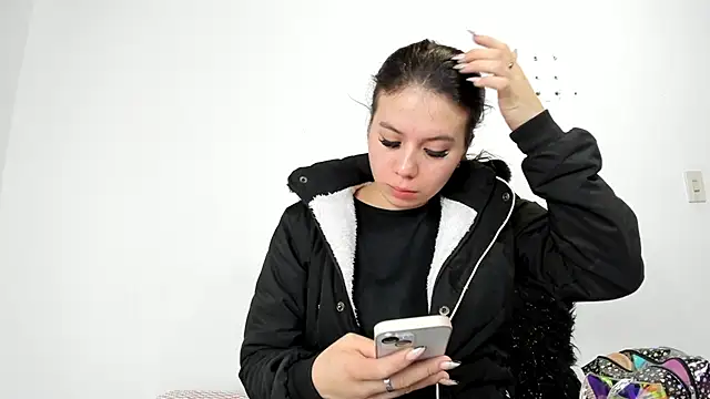 Snapshot of Vanessa_Martinz chatting on October 2025 12:04:01 PM Vanessa Martinz online show from October 2025 12:04:01 PM