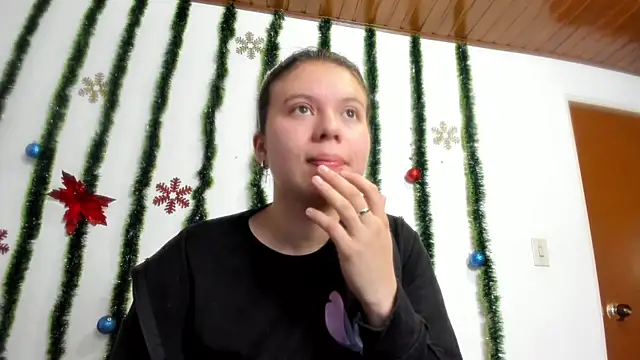 Snapshot of Vanessa_Martinz chatting on November 2025 12:16:02 PM Vanessa Martinz online show from November 2025 12:16:02 PM