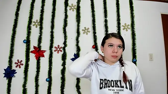 Snapshot of Vanessa_Martinz chatting on November 2025 12:05:02 PM Vanessa Martinz online show from November 2025 12:05:02 PM