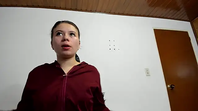 Snapshot of Vanessa_Martinz chatting on November 2025 12:10:02 PM Vanessa Martinz online show from November 2025 12:10:02 PM