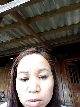 Snapshot of Gwen-n chatting on October 2025 06:12:02 AM Gwen-n online show from October 2025 06:12:02 AM