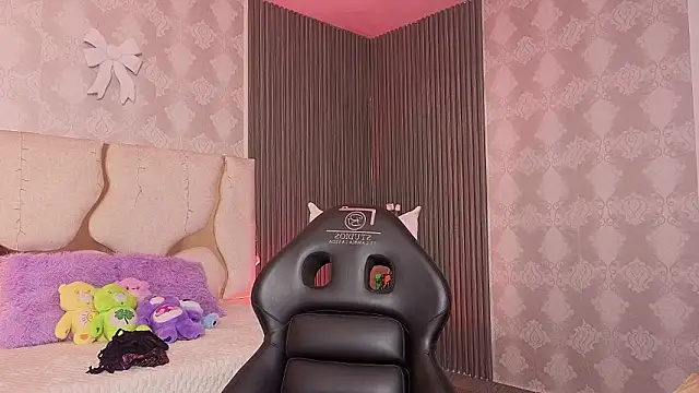 MAIILY TAY online show from February 2026 11:52:01 AM