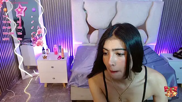 MAIILY TAY online show from December 2025 12:15:01 PM