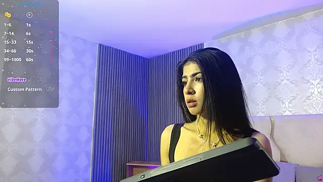 MAIILY TAY online show from November 2025 12:31:02 PM