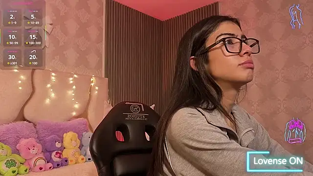 MAIILY TAY online show from January 2026 11:47:01 AM