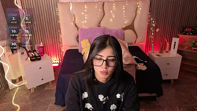 MAIILY TAY online show from February 2026 12:38:01 PM