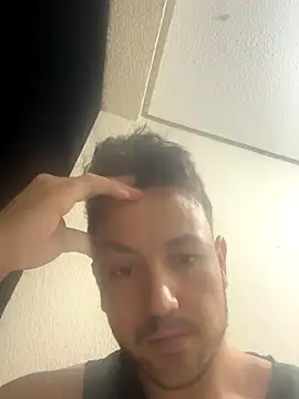 jhonny6969  online show from December 2025 04:02:02 AM