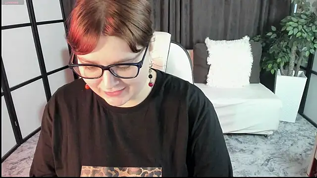 Snapshot of KendallRoie chatting on October 2025 09:20:02 AM KendallRoie online show from October 2025 09:20:02 AM