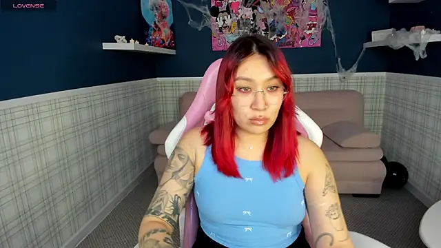 Snapshot of Susie_Reverse chatting on October 2025 08:57:02 AM Susie Reverse online show from October 2025 08:57:02 AM