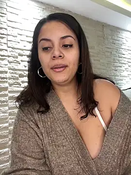Snapshot of amellita-33 chatting on June 2026 05:29:02 AM amellita-33 online show from June 2026 05:29:02 AM
