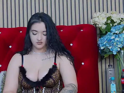 LaraBloom online show from November 2025 07:46:01 PM