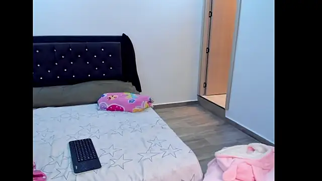 Snapshot of phenixpink22 chatting on February 2026 09:25:02 PM phenixpink22 online show from February 2026 09:25:02 PM