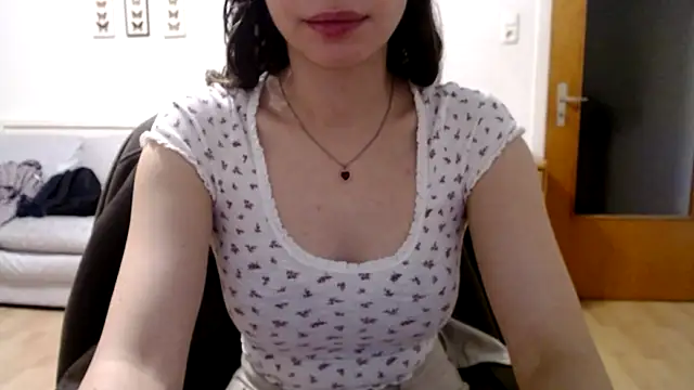 Snapshot of bellefleurrr chatting on November 2025 09:51:01 PM bellefleurrr online show from November 2025 09:51:01 PM