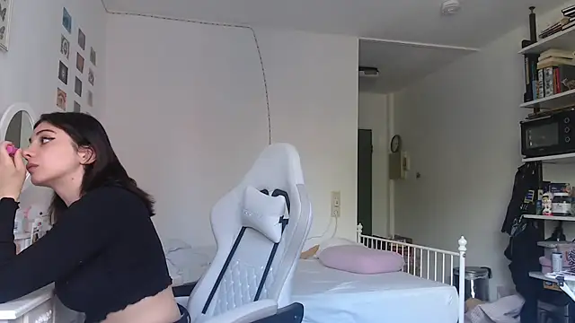 bellefleurrr online show from May 2026 09:05:01 AM