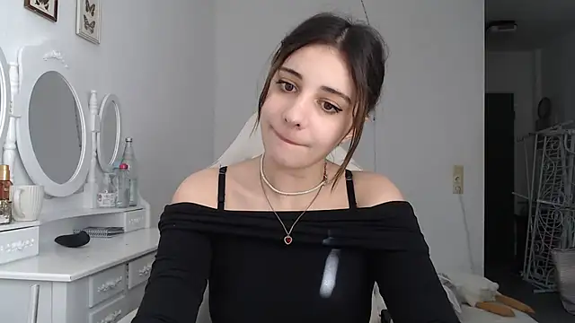 Snapshot of bellefleurrr chatting on July 2026 05:13:02 PM bellefleurrr online show from July 2026 05:13:02 PM