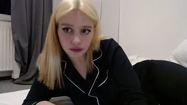 Snapshot of bellefleurrr chatting on December 2025 08:58:02 PM bellefleurrr online show from December 2025 08:58:02 PM