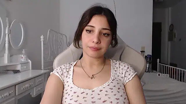 Snapshot of bellefleurrr chatting on June 2026 02:11:01 PM bellefleurrr online show from June 2026 02:11:01 PM