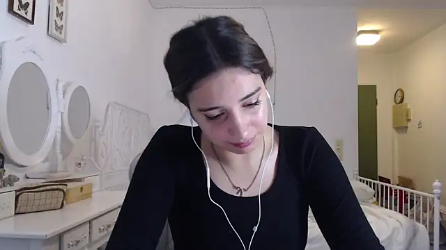 Snapshot of bellefleurrr chatting on June 2026 08:36:02 PM bellefleurrr online show from June 2026 08:36:02 PM