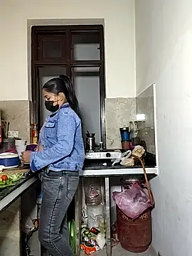 Heena-143 online show from December 2025 02:54:02 PM