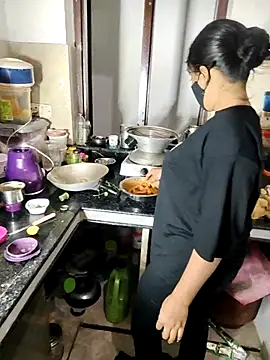 Heena-143 online show from November 2025 03:48:02 PM