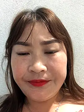 Snapshot of bombom1x chatting on October 2025 05:57:02 PM bombom1x online show from October 2025 05:57:02 PM