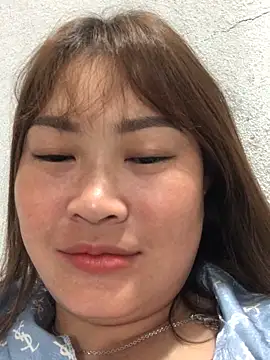 Snapshot of bombom1x chatting on October 2025 03:44:01 PM bombom1x online show from October 2025 03:44:01 PM