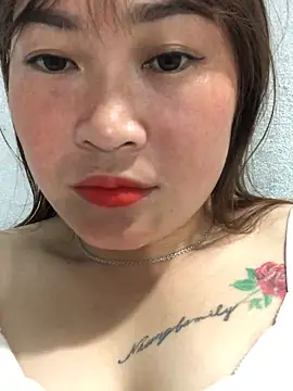 Snapshot of bombom1x chatting on October 2025 12:39:02 PM bombom1x online show from October 2025 12:39:02 PM