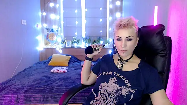 Snapshot of Sweet-n-Strong chatting on December 2025 07:43:01 AM Sweet-n-Strong online show from December 2025 07:43:01 AM