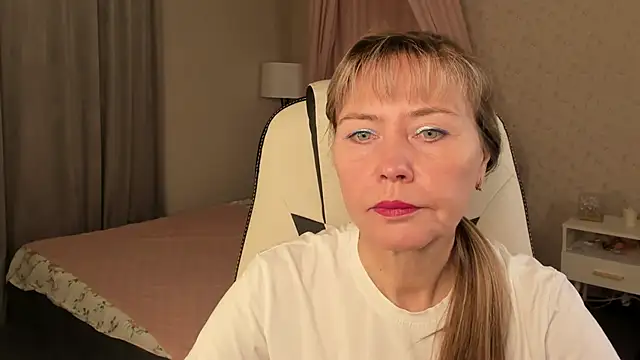 Carla Vogue online show from November 2025 03:20:01 AM