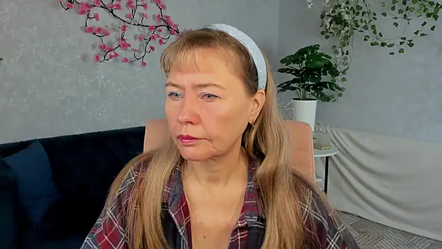 Carla Vogue online show from November 2025 02:49:01 AM