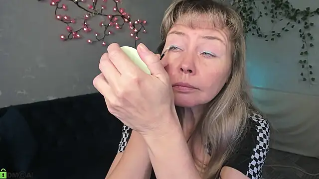 Carla Vogue online show from November 2025 03:05:02 AM