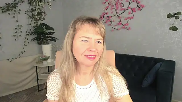 Carla Vogue online show from November 2025 03:10:01 AM