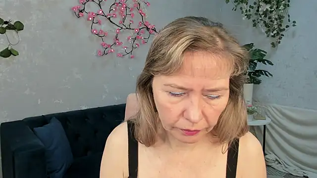 Carla Vogue online show from November 2025 03:21:02 AM