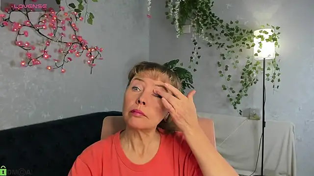 Carla Vogue online show from November 2025 03:07:01 AM