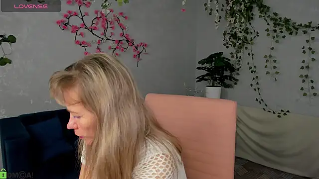 Carla Vogue online show from November 2025 03:00:02 AM