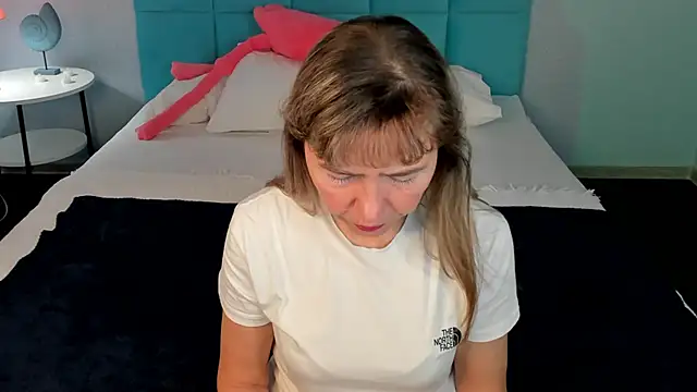 Carla Vogue online show from November 2025 02:59:01 AM