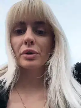 blondegirlx online show from December 2025 02:16:01 PM