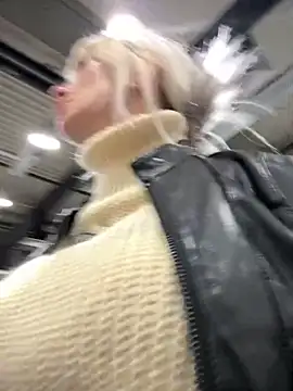 blondegirlx online show from December 2025 03:48:01 PM