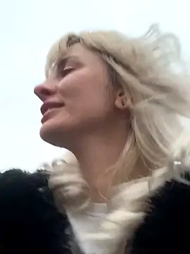 blondegirlx online show from November 2025 02:22:02 PM