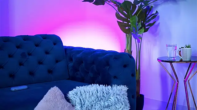 Snapshot of MaddieBryggs chatting on November 2025 09:58:02 AM MaddieBryggs online show from November 2025 09:58:02 AM