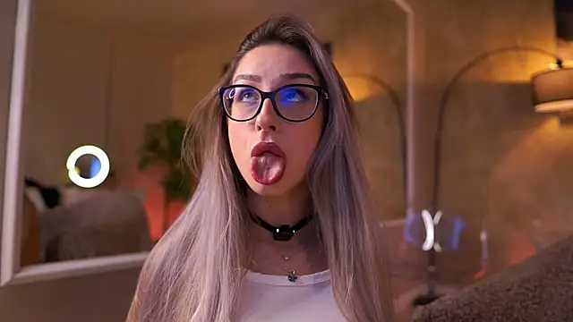 MaddieBryggs online show from April 2026 06:34:02 PM